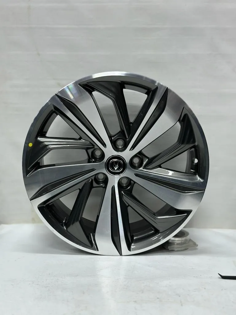 Changan S066 7x18/5x114.3 D60.1 ET35 серебристый, графит
