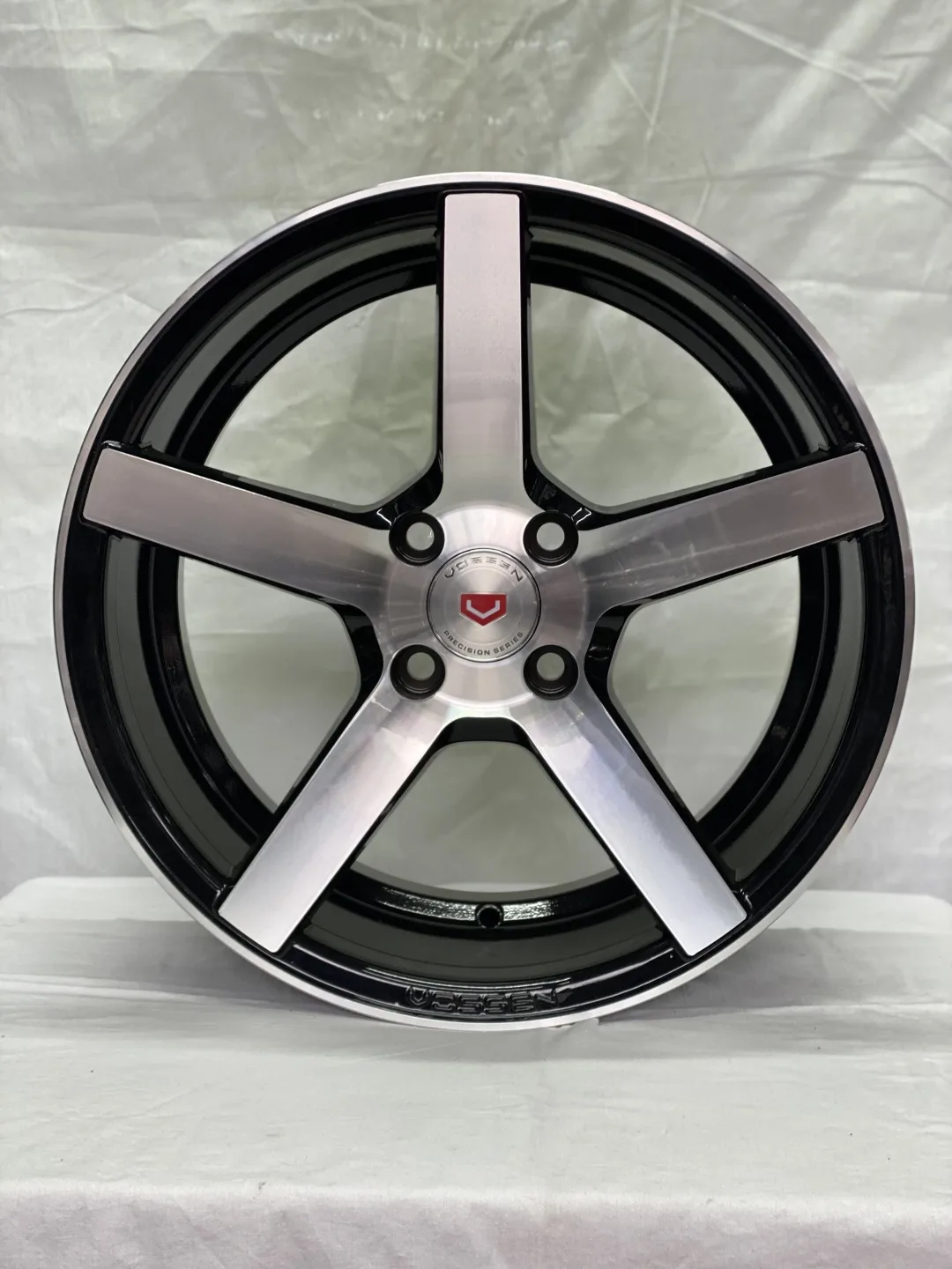 RNO BK693 7x15/4x100 D67.1 ET30 4 диска черный, серебристый