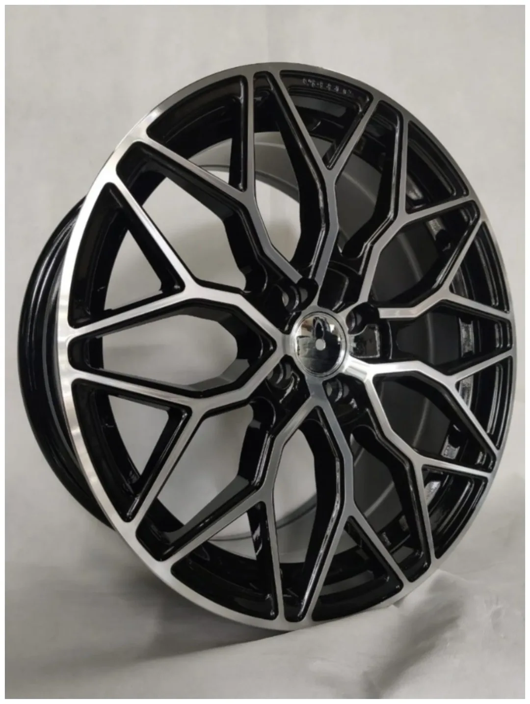 SSM 675 7.5x17/4x100 D67.1 ET35 черный, серебристый