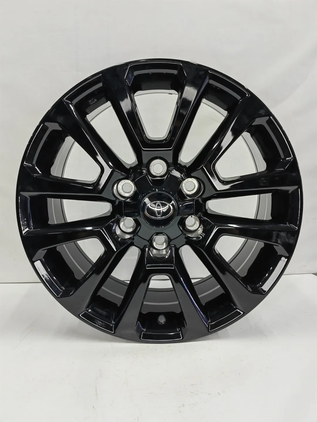 RNO 578 7.5x18/6x139.7 D106.2 ET25 черный