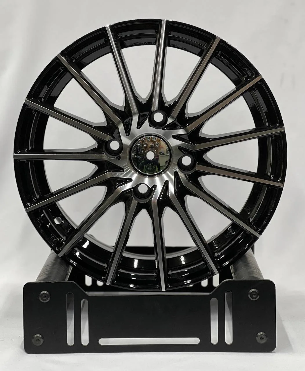 Bai Wheels 2818 6.5x15/4x100 D67.1 ET35 4 диска черный, серебристый