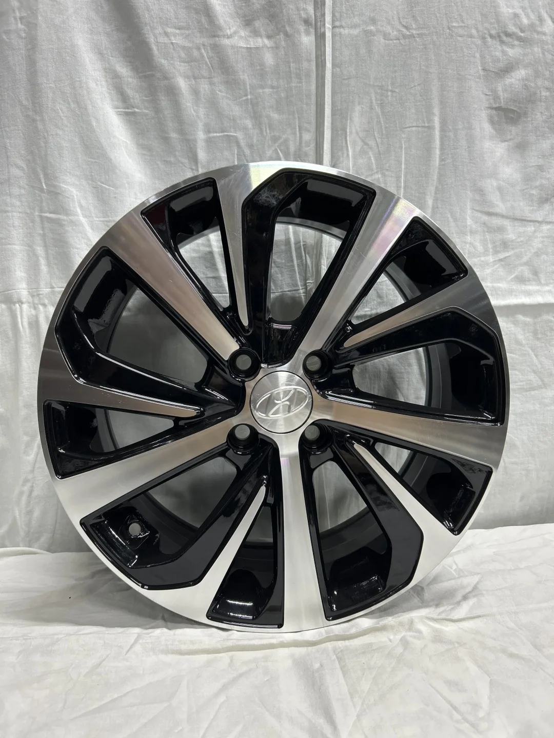 SSM 1090 6.5x16/4x100 D54.1 ET40 черный, серебристый