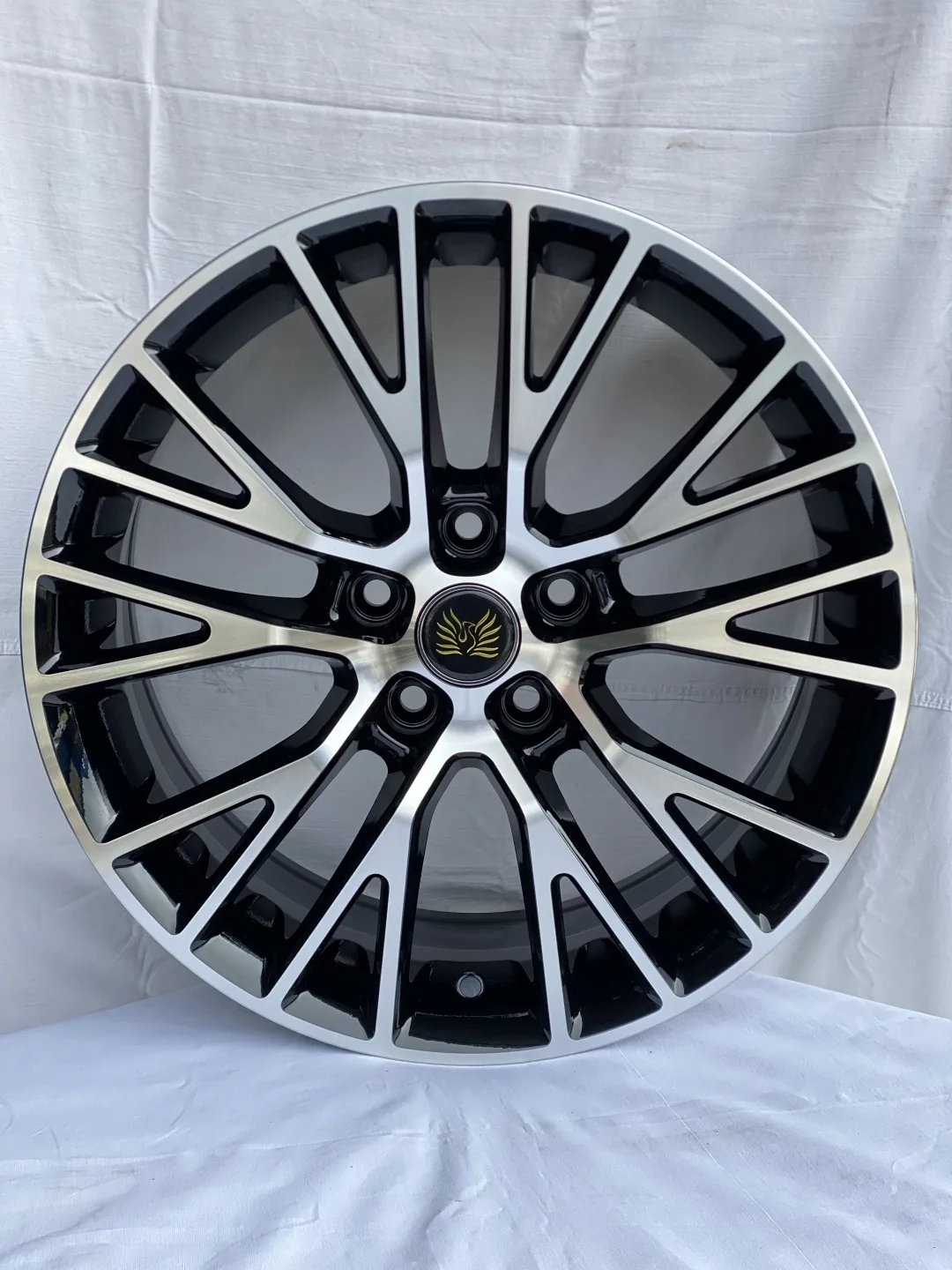 BYW YLD 8x18/5x108 D65.1 ET35 черный, серебристый