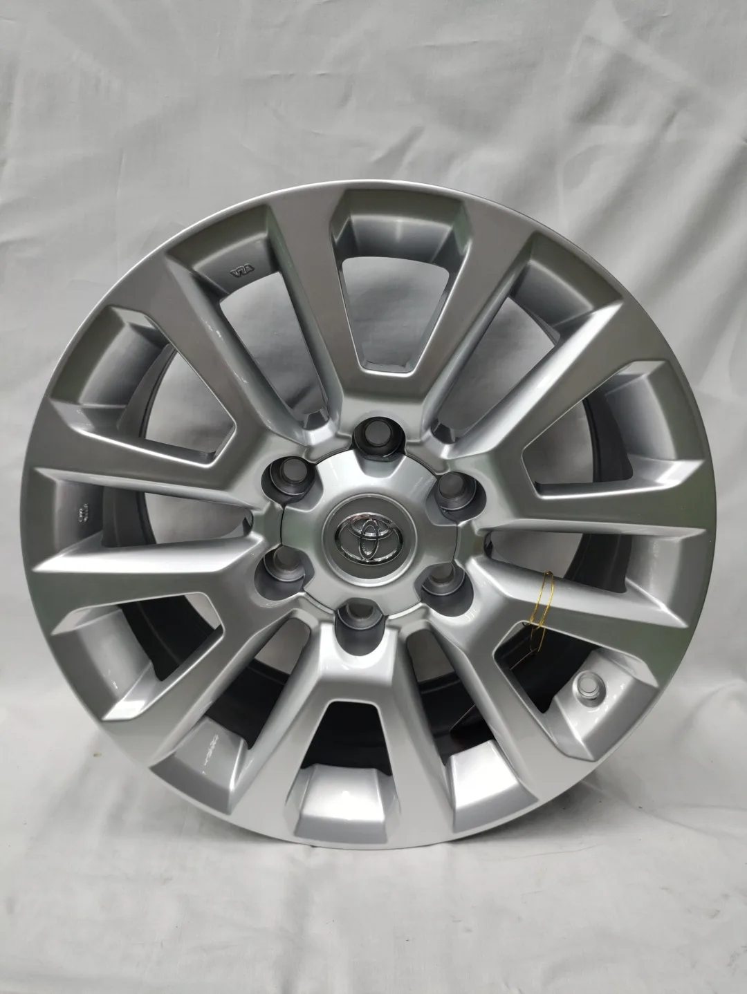 LKN Lkn735 7.5x17/6x139.7 D106.1 ET25 серебристый
