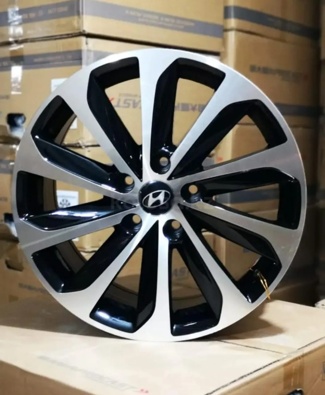 Rainbow HYUINDAI 7x17/5x114.3 D67.1 ET45 4 диска черный, серебристый
