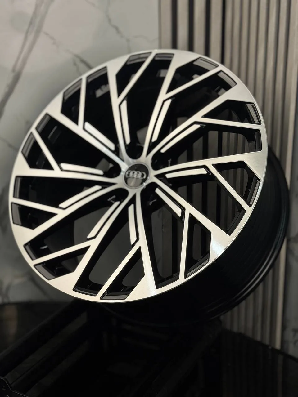 Top Grade EXPFBX169-20 9x20/5x112 D66.5 ET35 4 диска серебристый, черный