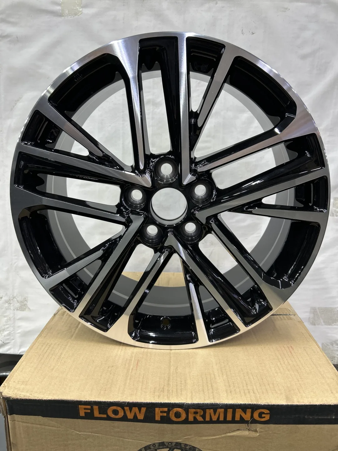 LKN Lkn52 8x18/5x114.3 D60.1 ET45 4 диска черный, серебристый