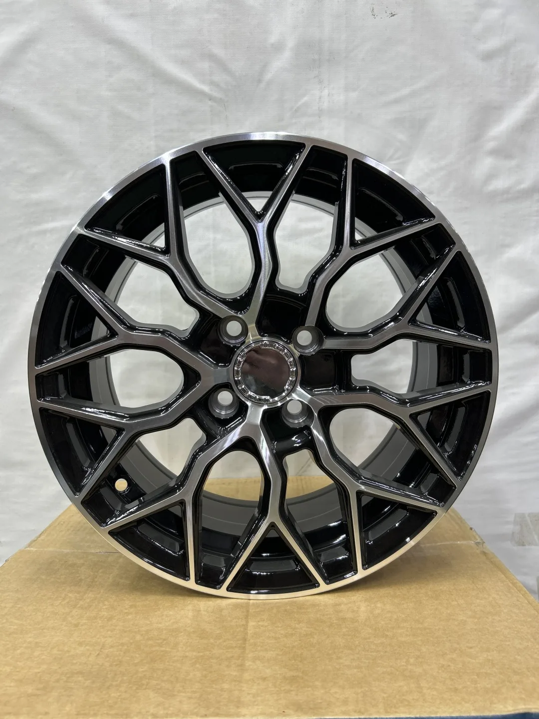LKN Lkn11 7x15/4x100 D67.1 ET35 4 диска черный, серебристый