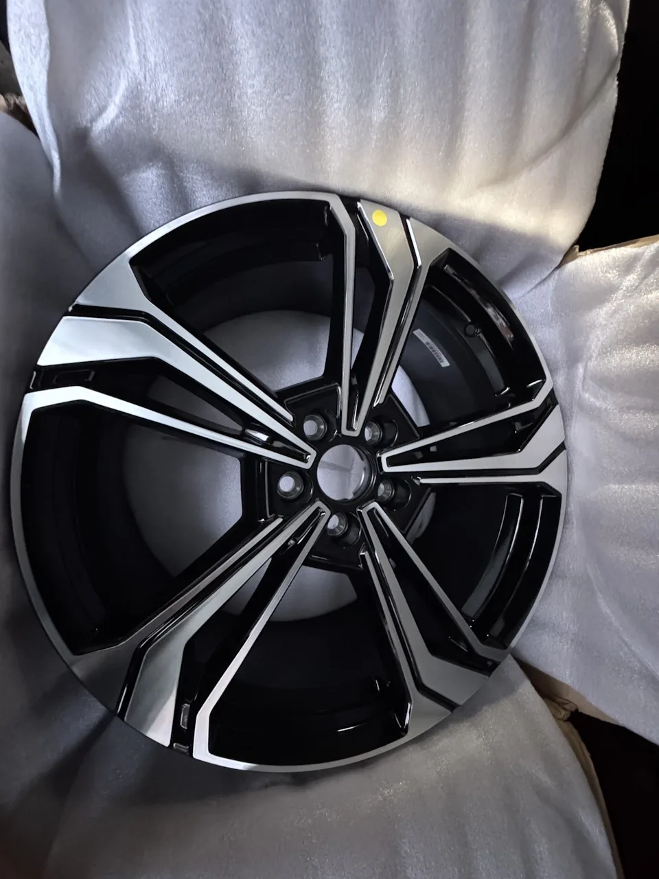 Rainbow Dance GEELY 8x19/5x108 D65.1 ET48 4 диска черный, серебристый